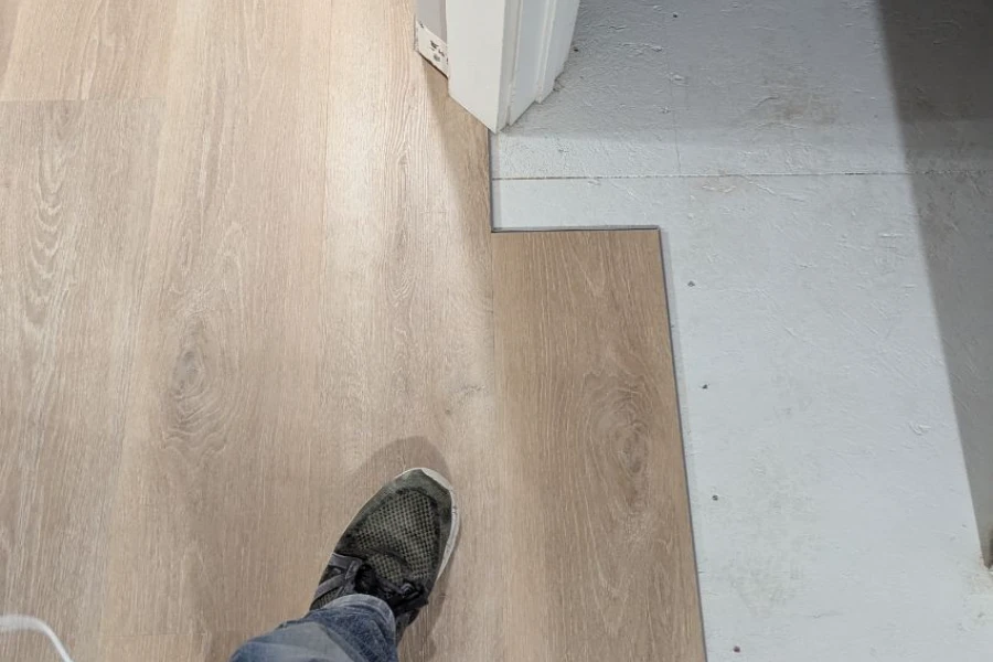 How To Install Vinyl Flooring in Hungry Horse, MT